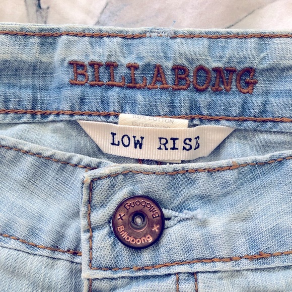 Billabong Low Rise Jean Shorts - Size 1 - Picture 3 of 5